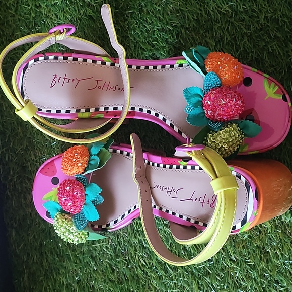 Betsy Johnson FRUIT Heels - Picture 9 of 14